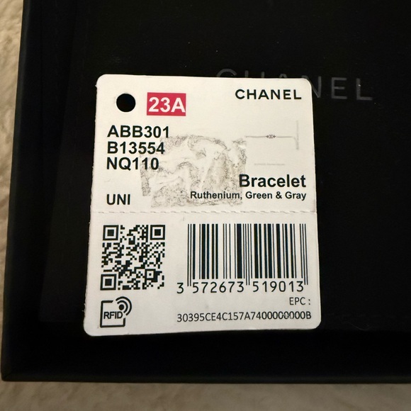 NWT Chanel 23A Ruthenium, Green & Gray Bracelet 💚
Full set without receipt - Picture 3 of 4